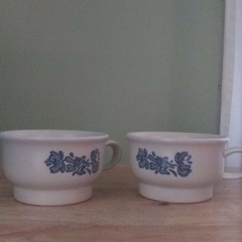 2  Vtg Pfaltzgraff Yorktowne 8 oz. Mugs FINAL PRICE